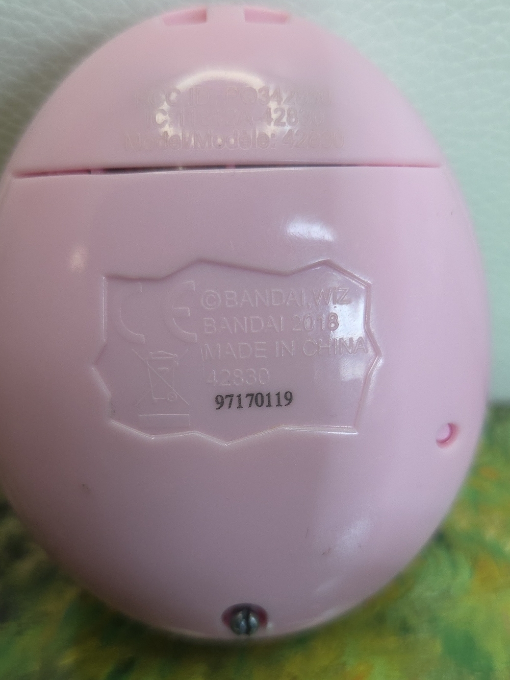 Pink Tamagotchi Virtual Pet with Heart & Rainbow Design 2018 - Picture 6 of 10
